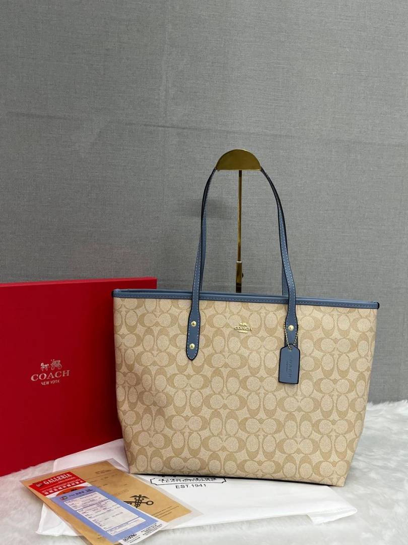 Coacch_02_city_tote_zip_Closer_Tote_With_Original_Box