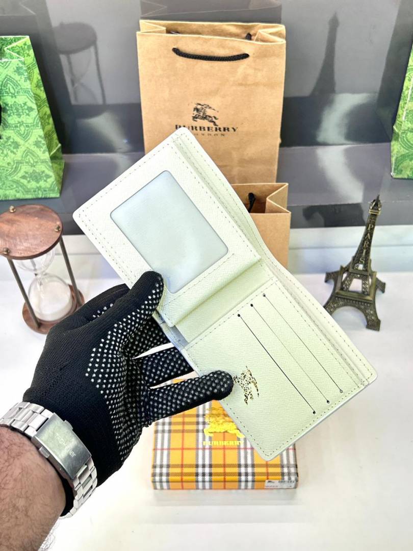 Burbery White Wallet Fa 41
