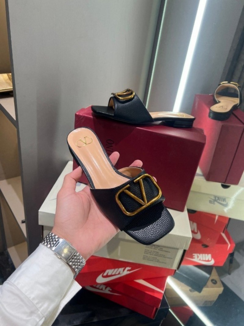 Valentyno Garavani V Buckle Slide With OG Box Carry Bag Black 943