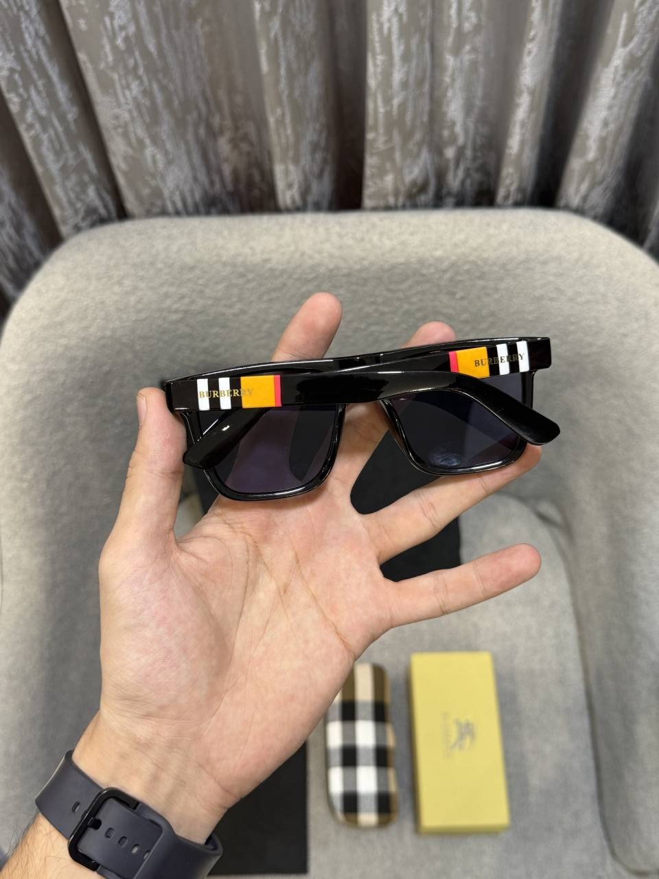 Burbery 2114 Premium sunglass ( Glossy Frame )