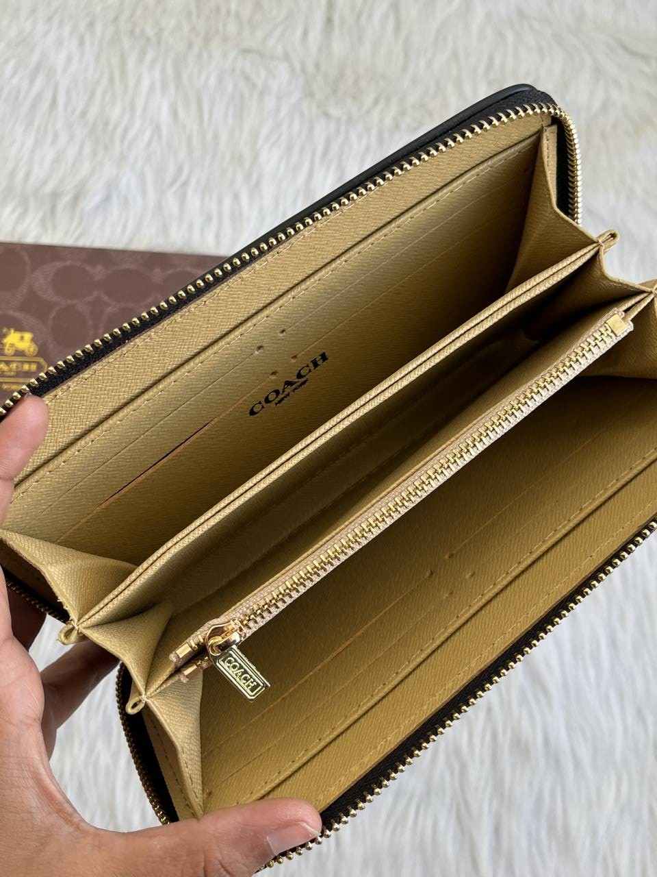Coacch 127 Ap Blk Long Zippy Wallet With OriginalBox