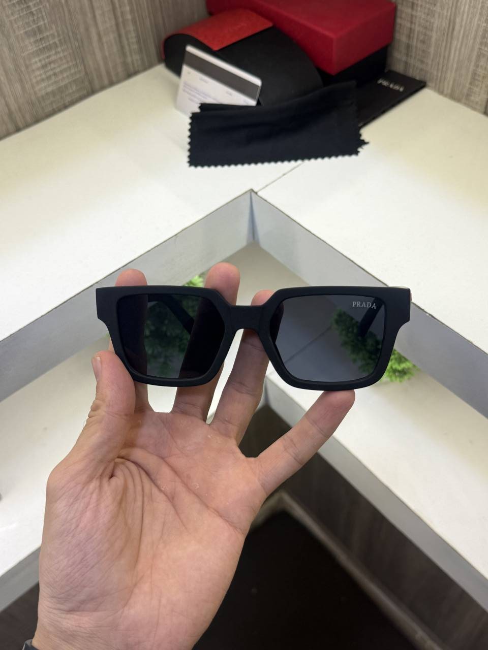 Pradda 58720 Sunglass (Matt Black)
