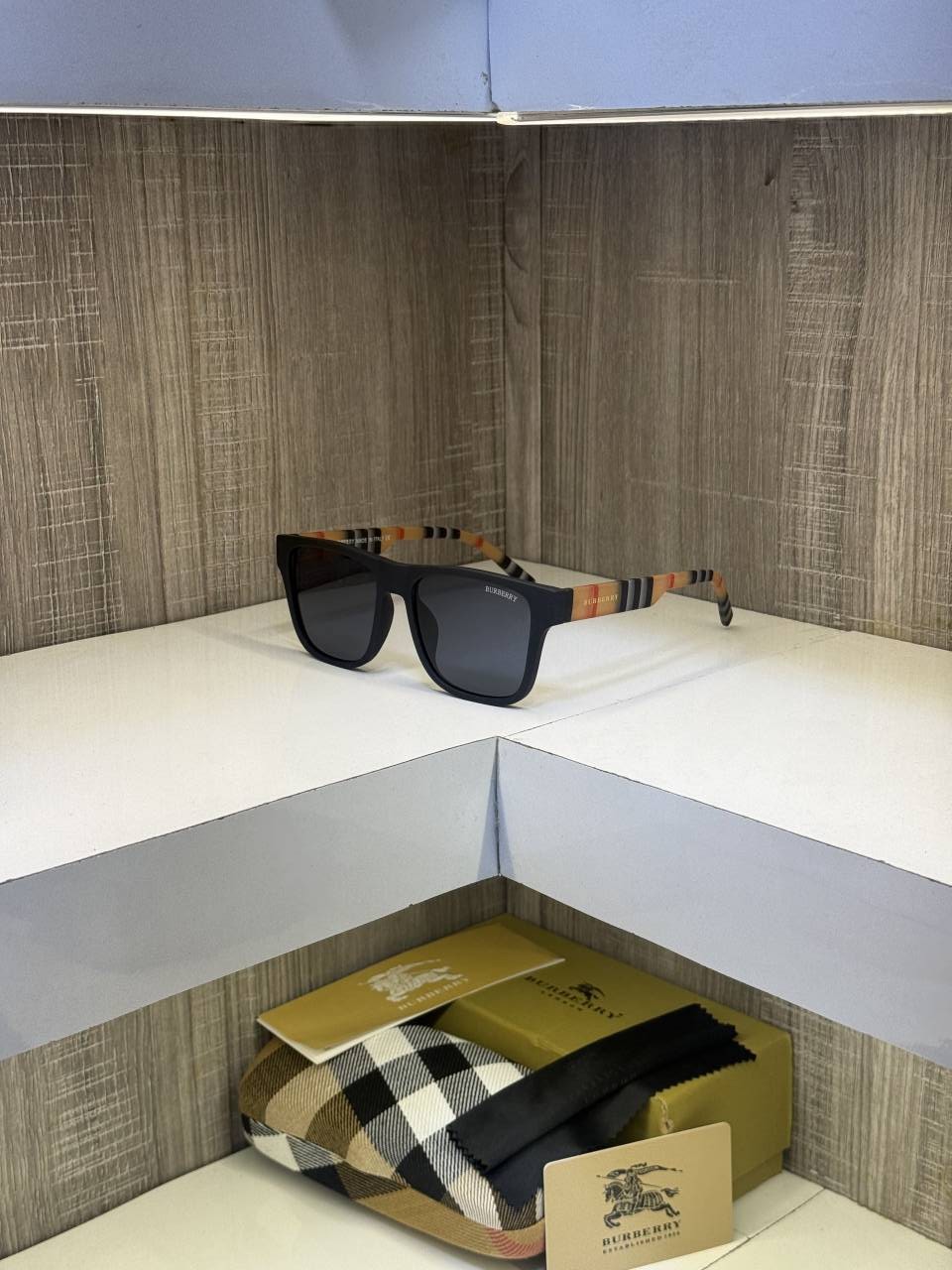 Burbery 4395 Store article sunglass