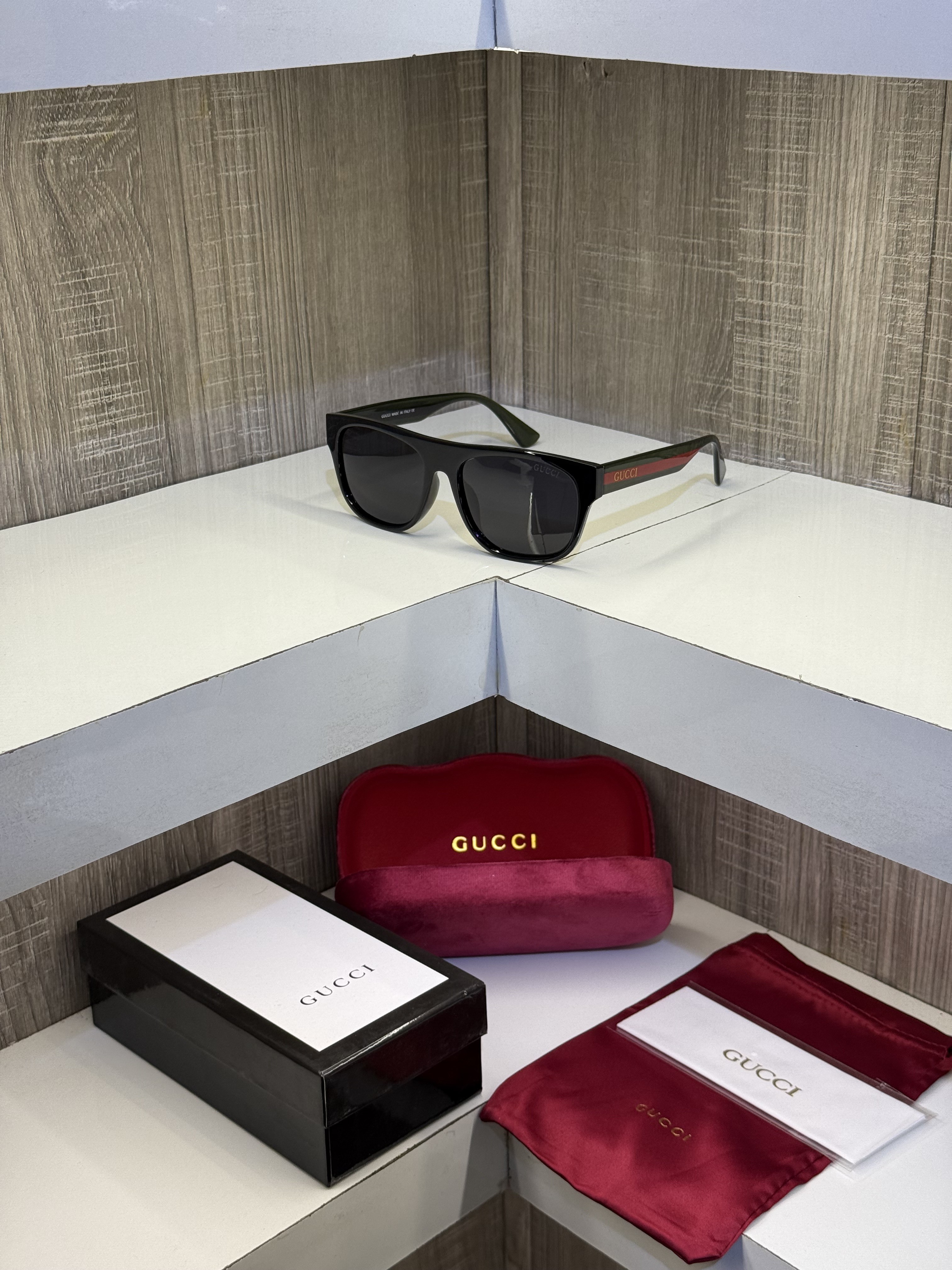 Guchi Model 2222 Premium sunglass