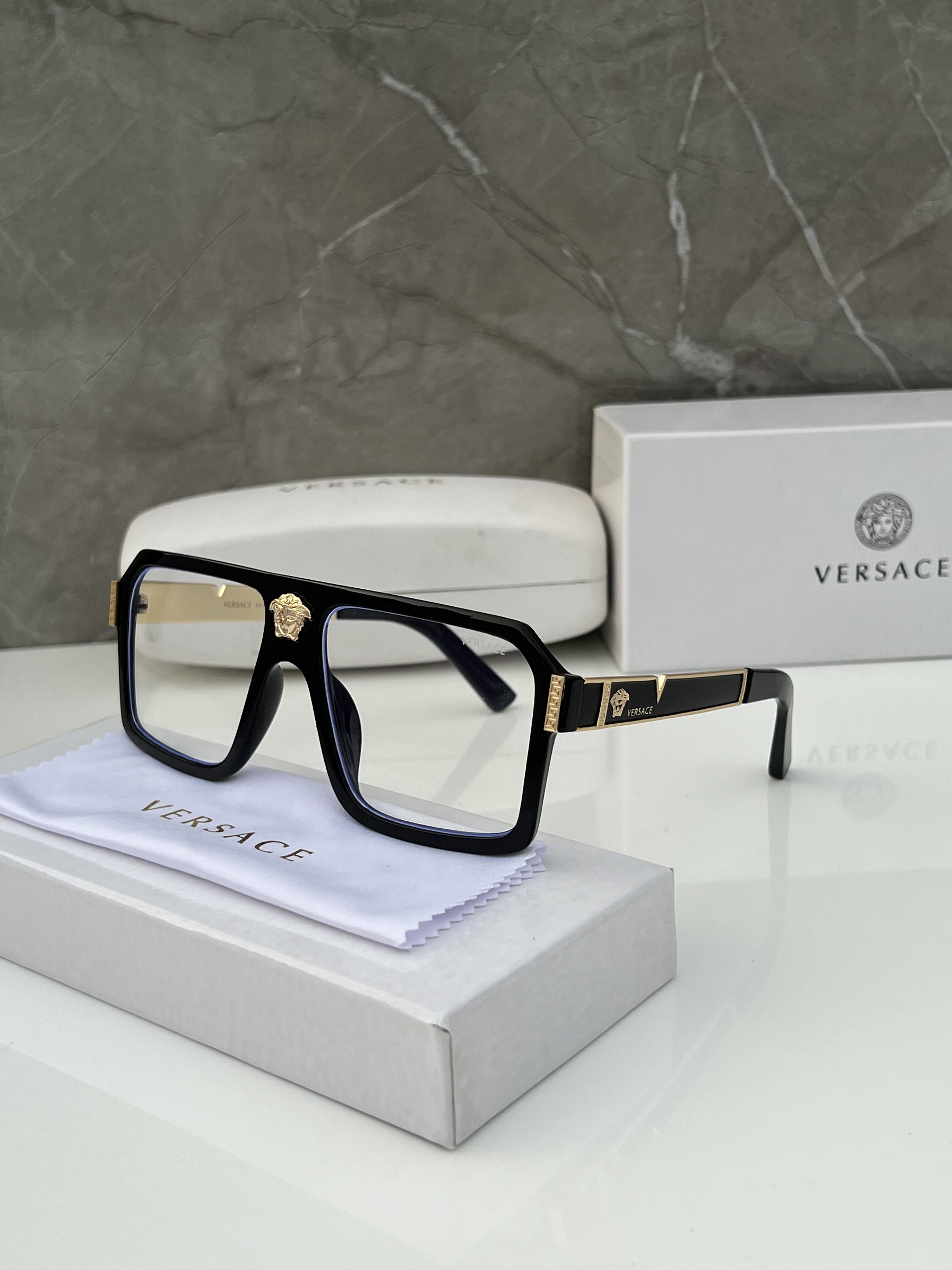 Versace_82675_glossy_black_plano