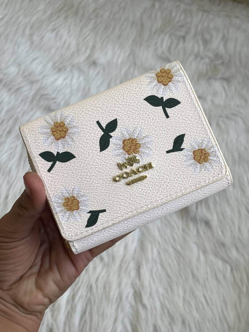 Coatch_116_Daisy_Trifold_Wallet_With_OriginalBox_DustCover_Premium