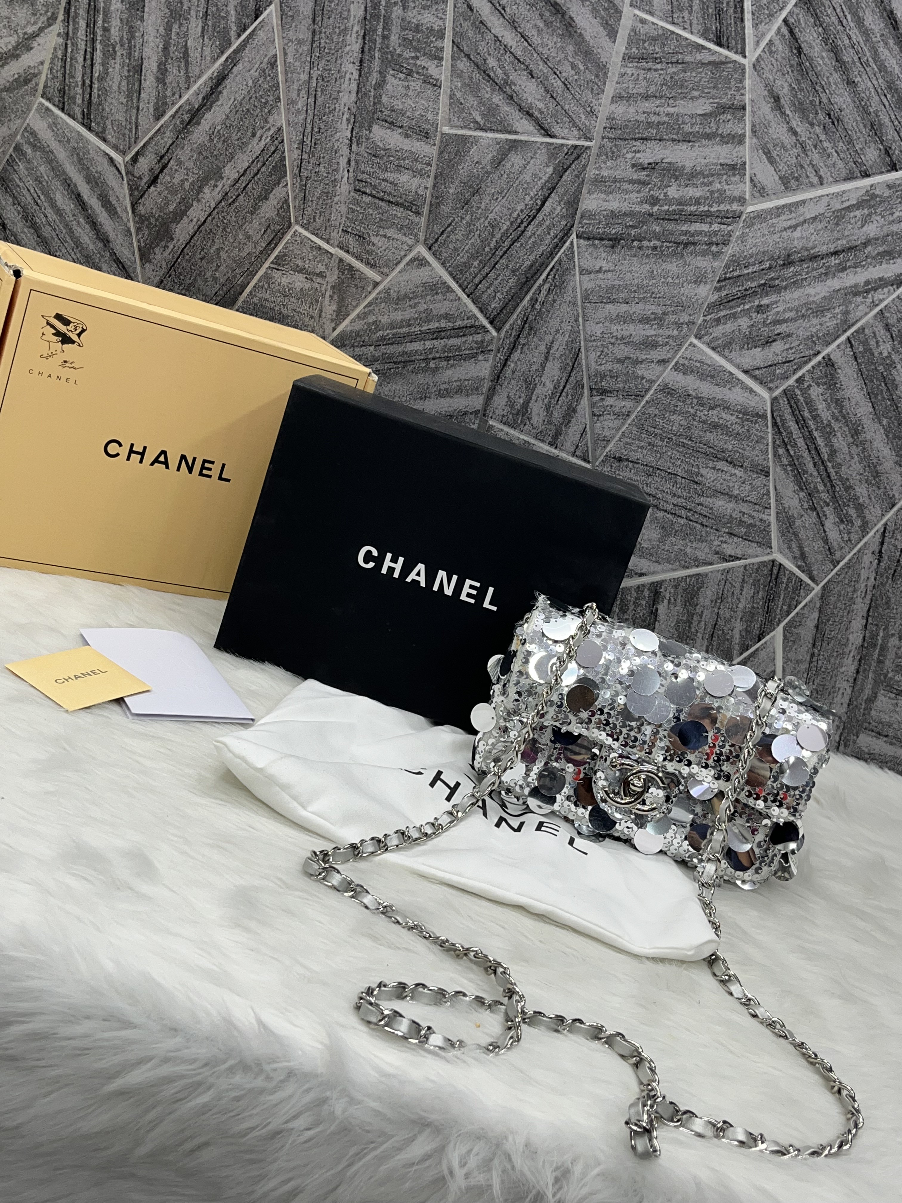 Chennel_Sequin_Silver_Flap_Party_Bag_With_DoubleBox_Premium