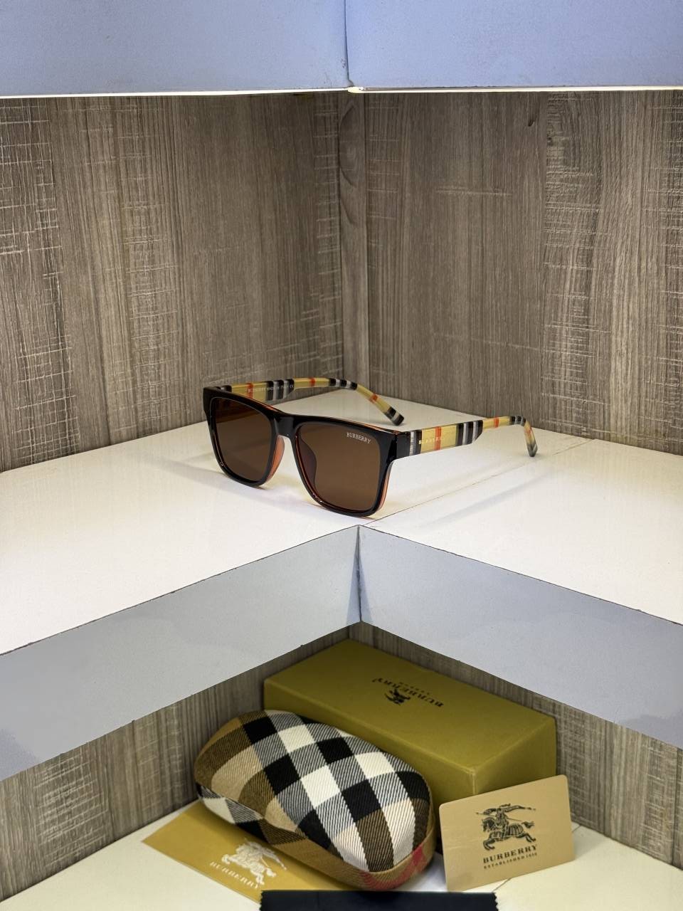 Burbery 4395 Glossy brown sunglass