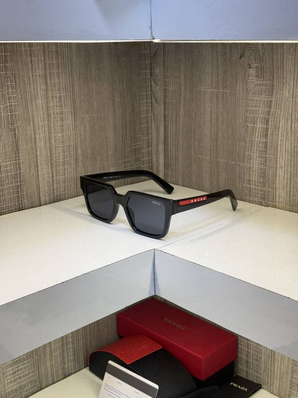 Pradda 58720 Sunglass (Glossy black)