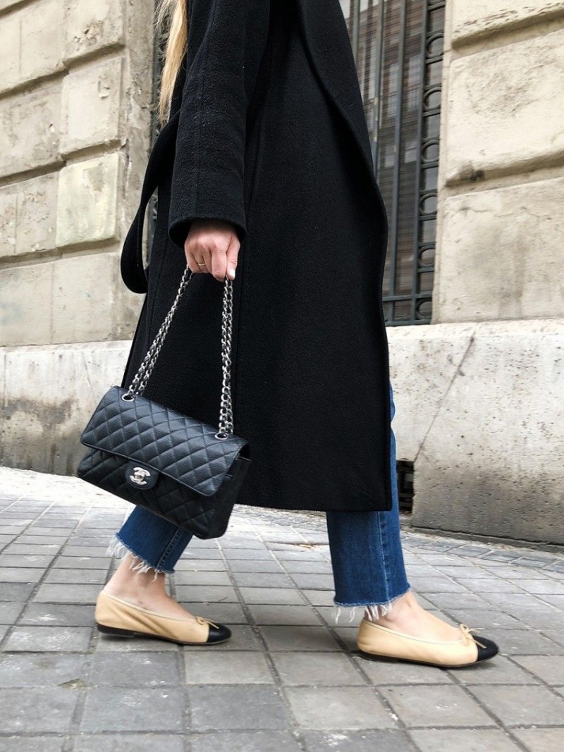 Chennel_Jumbo_Classic_Flap_Textured_Black_With_OriginalBox