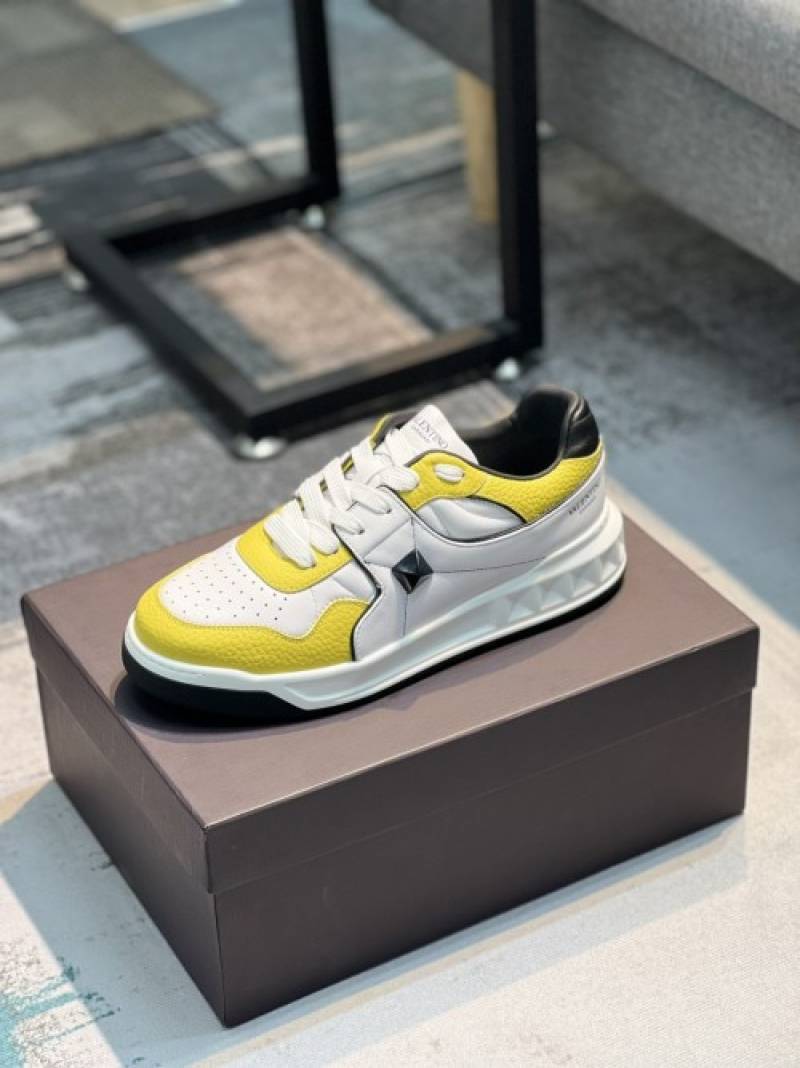 Valentyno garavani one stud low top nappa sneaker white yellow 513