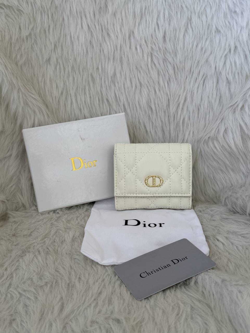 Diyor_White_Caro_Hibiscus_Trifold_Wallet_With_OriginalBox_DustCover_CardTags