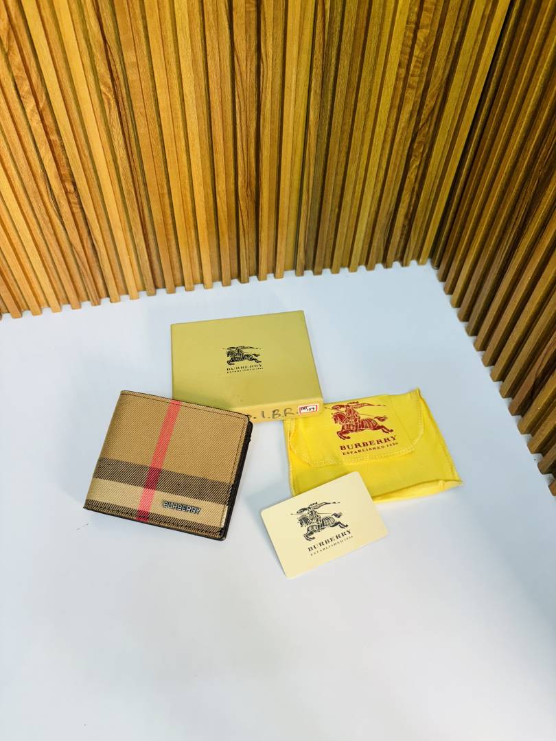 109 BURBERY PREMIUM QUALITY WALLET WITH BOX