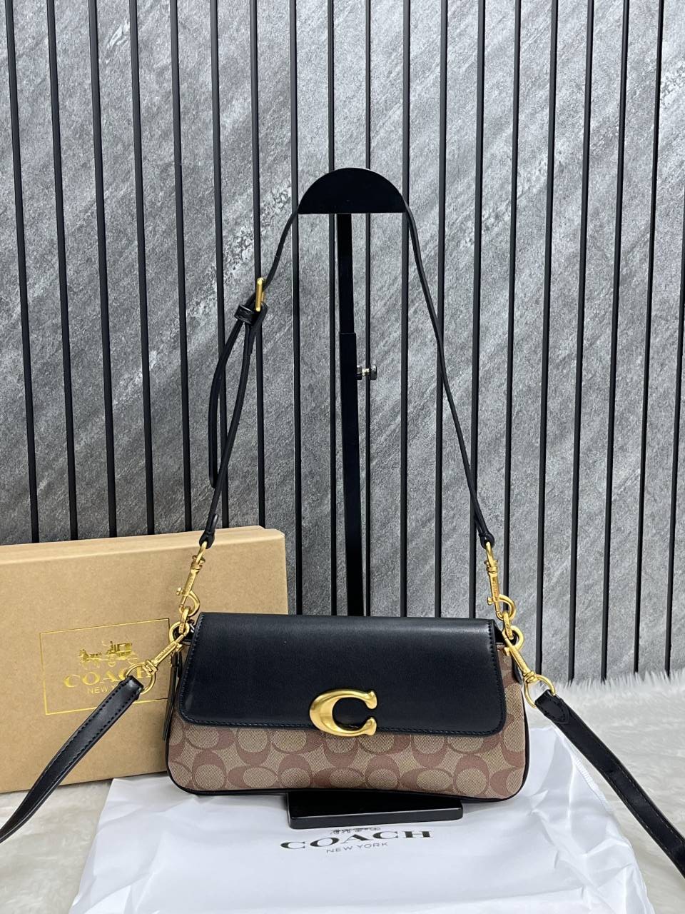 Coach_Jet_Set_Apricot-Black_Shoulder_Bag_With_OriginalBox_DustCover