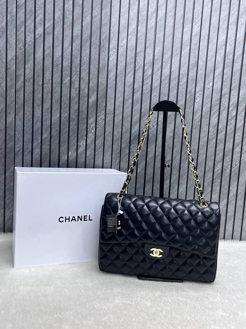 Chennel_Jumbo_Extra_Large_Size_Leather_ShoulderBag_With_OriginalPacking