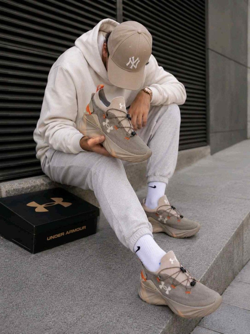 Under Armorr Hiking Khaki Brown 2586