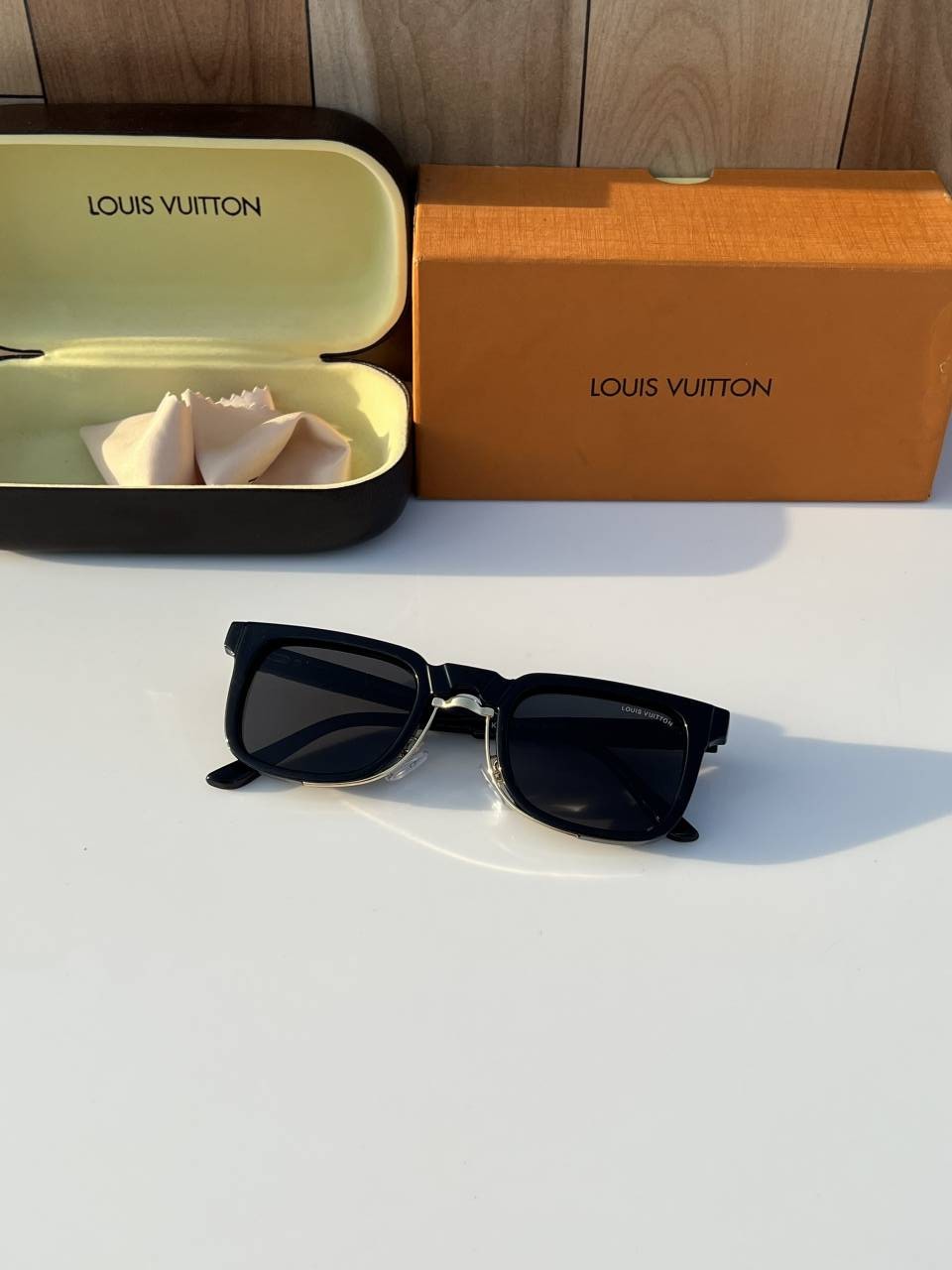 Loius vutton_1008_black_gold_sunglass
