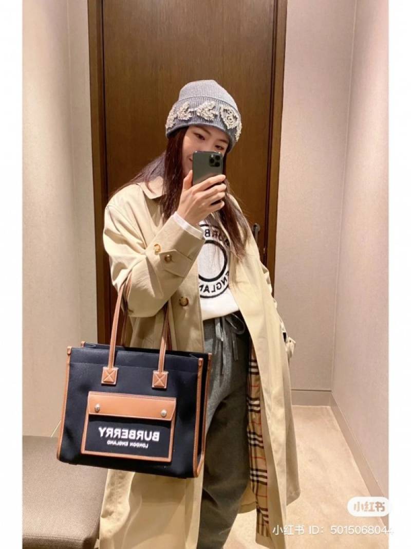 Burbery_Horseferry_London_Tote_Bag_With_Dust_Bag_(Black_Brown-985)