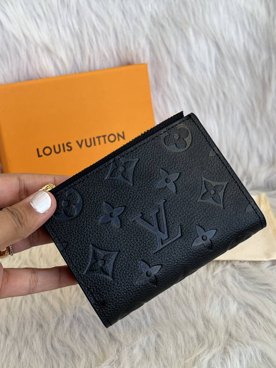 Loius Vutton_Lisa_All-Black_Flap_Wallet_With_OriginalBox_DustCover_Booklet_Highend