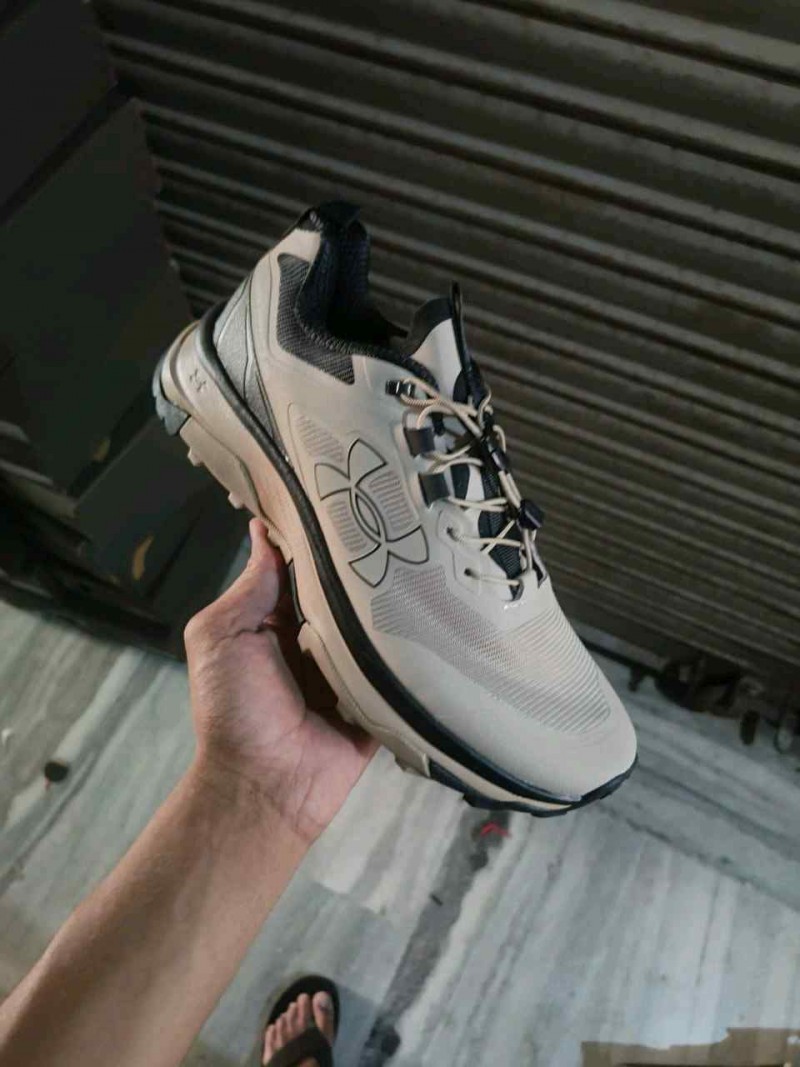 Under Armorr Charged Bandit Trail 2 Beige & Black 2573
