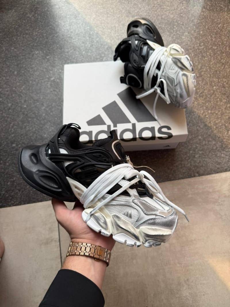 Adiddas XLG Runner Deluxe in White Black