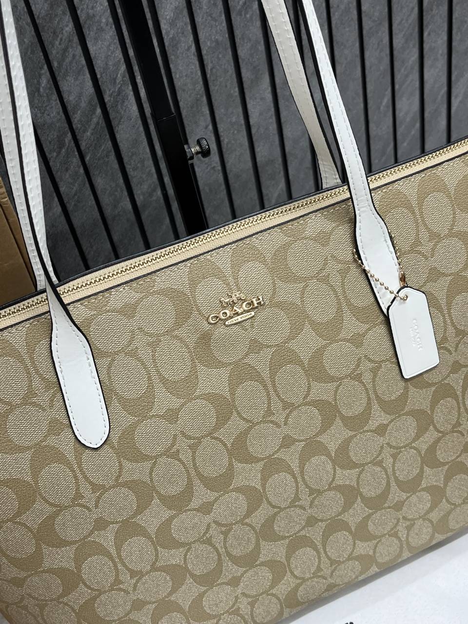 Coach_Light-Ap-White_Fiona_Top_ZipperTote_With_OriginalBox_TeddyDisneyCharm_DustCoverPacking