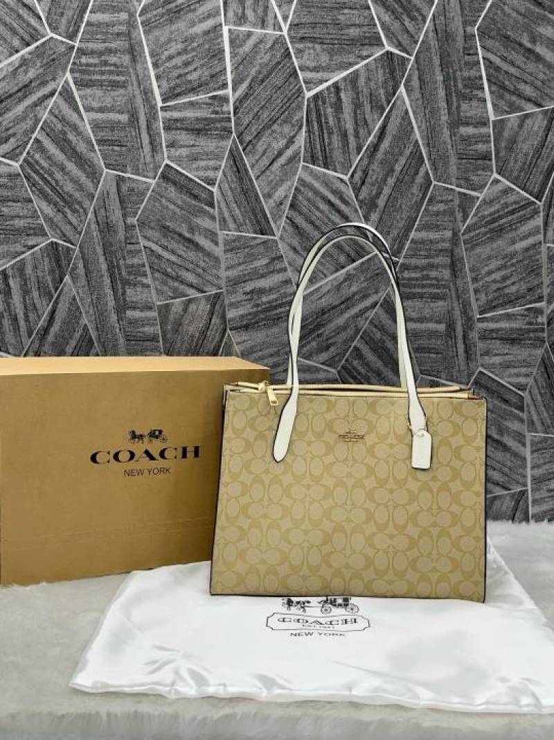Coatch_Nina_Large_Box_Tote_With_OriginalBox_Packing