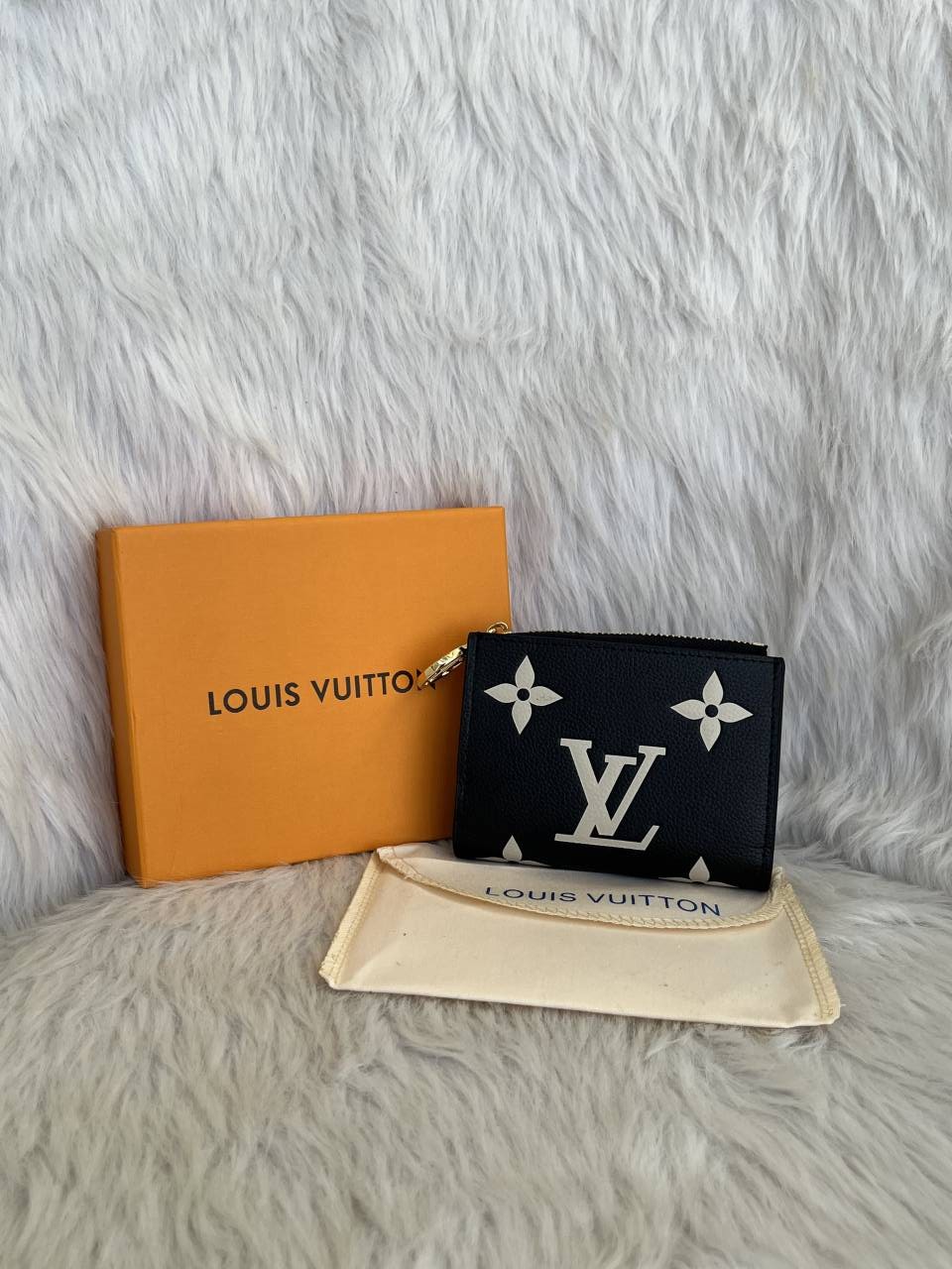 Louiis_Vuitton_Lisa_B-W_Flap_Wallet_With_OriginalBox_DustCover_Booklet_Highend