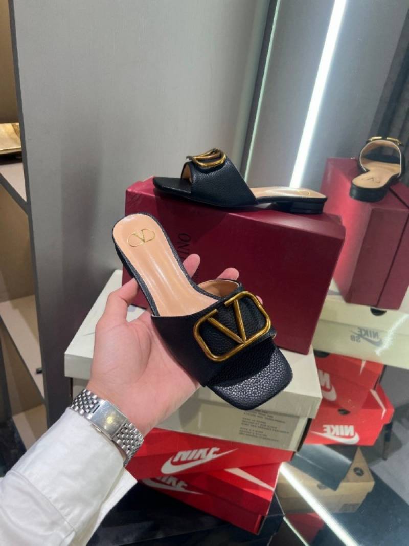 Valentyno_Garavani_V_Buckle_Slide_With_OG_Box_&_Carry_Bag_(Black-943)