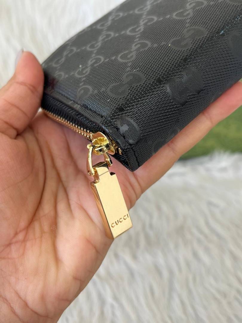Guchi_150_Zippy_LongWallet_With_OriginalBox