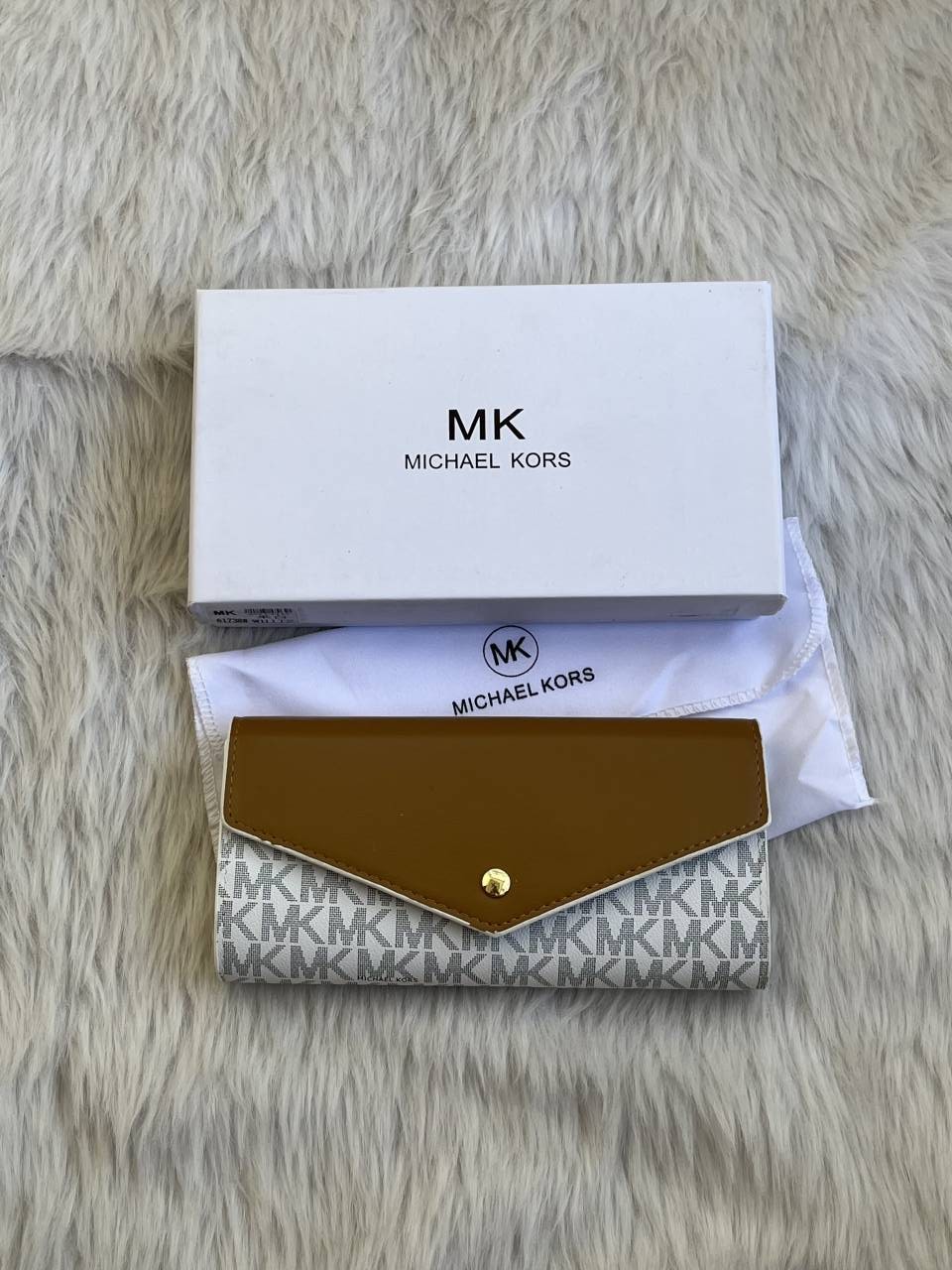 Micheal Kors_131_White_Long_Flap_Wallet_With_OriginalBox_DustCover