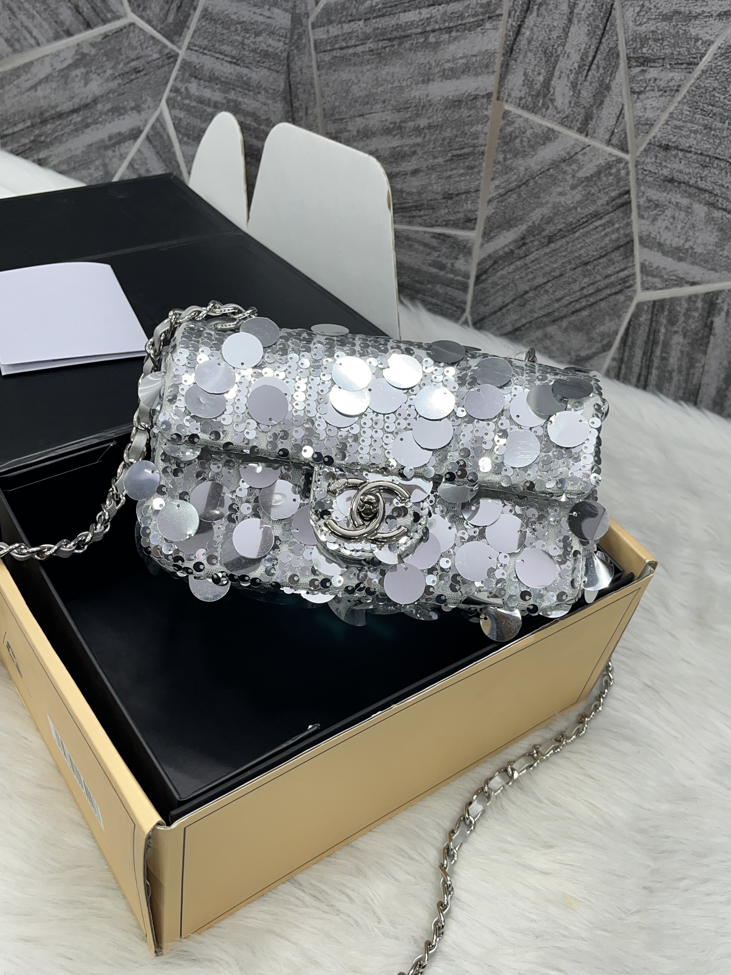 Chennel_Sequin_Silver_Flap_Party_Bag_With_DoubleBox_Premium