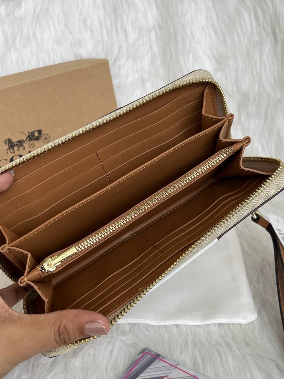 Coatch_10-3_Premium_quality_zipper_Wallet_With_Box_Tags_DustCover_Highend_Quality