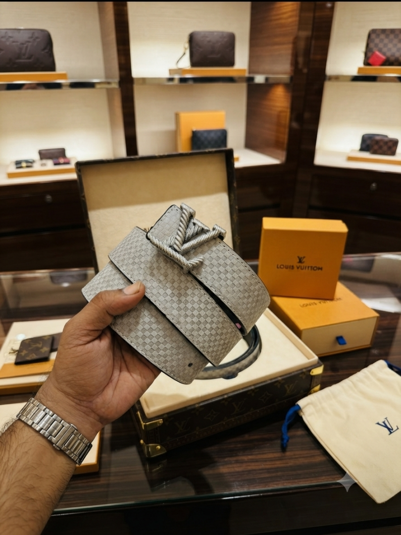 21 LV LOUIIS VUITTON PREMIUM QUALITY BELT WITH BOX