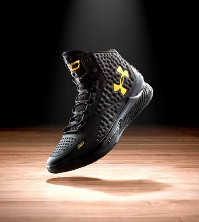 underr Armour CURRY 1 GOLD BANNER BLACKOUT