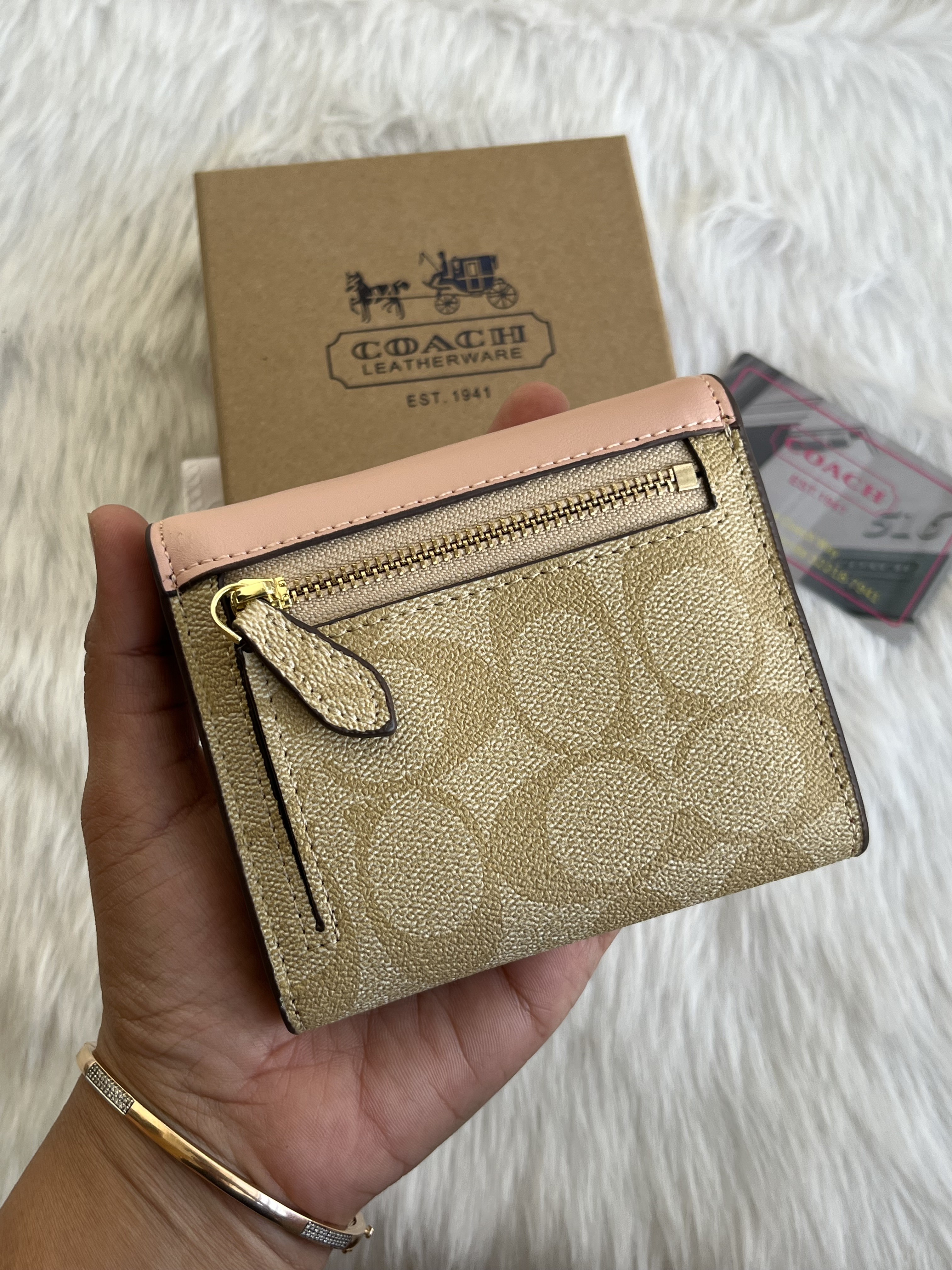 Coatch_124_3_Fold_Wallet_With_OriginalBox_DustCover_Card