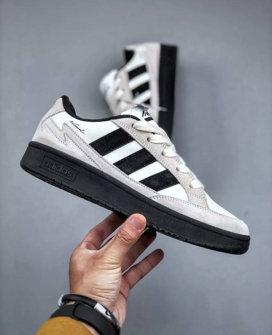 Adidaas Card AVD Suede White Black