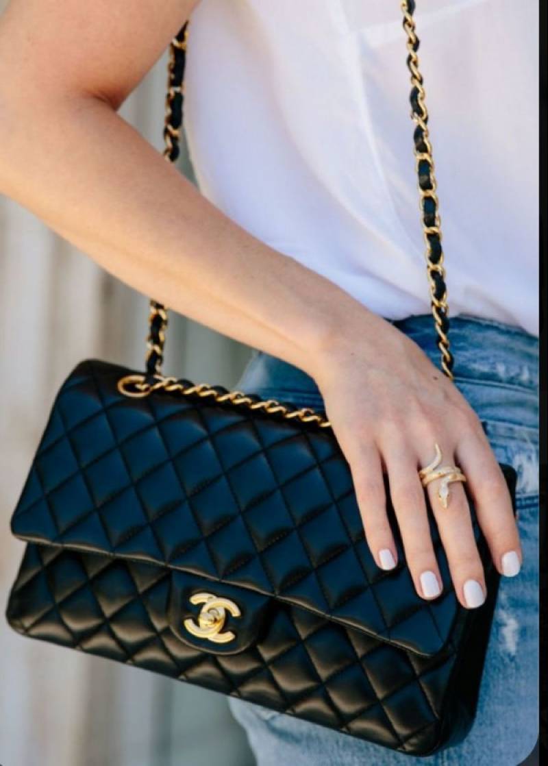 Chennel_Classic_Jumbo_Flap_Shoulder_Bag_With_OG_Box_&_Dust_Bag_(Black-113)