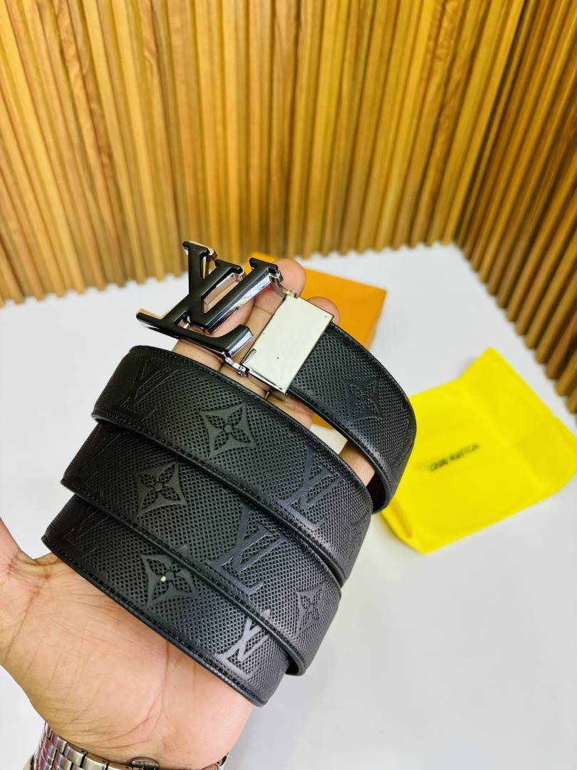 25 LV LOIUS VUTTON PREMIUM QUALITY REVERSIBLE BELT