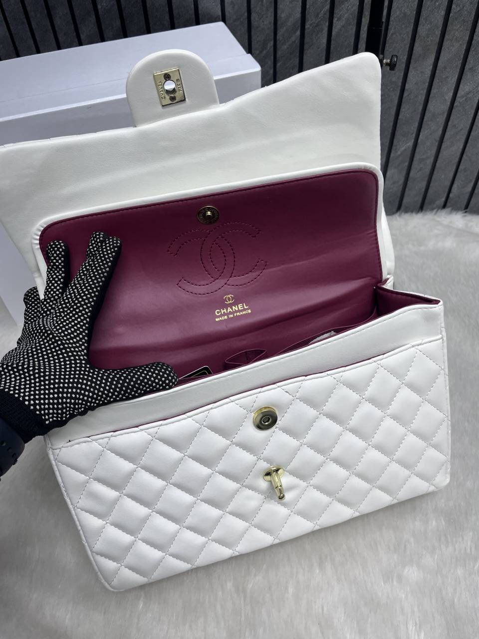 Chennel_Jumbo_Extra_Large_Size_Leather_ShoulderBag_With_OriginalPacking