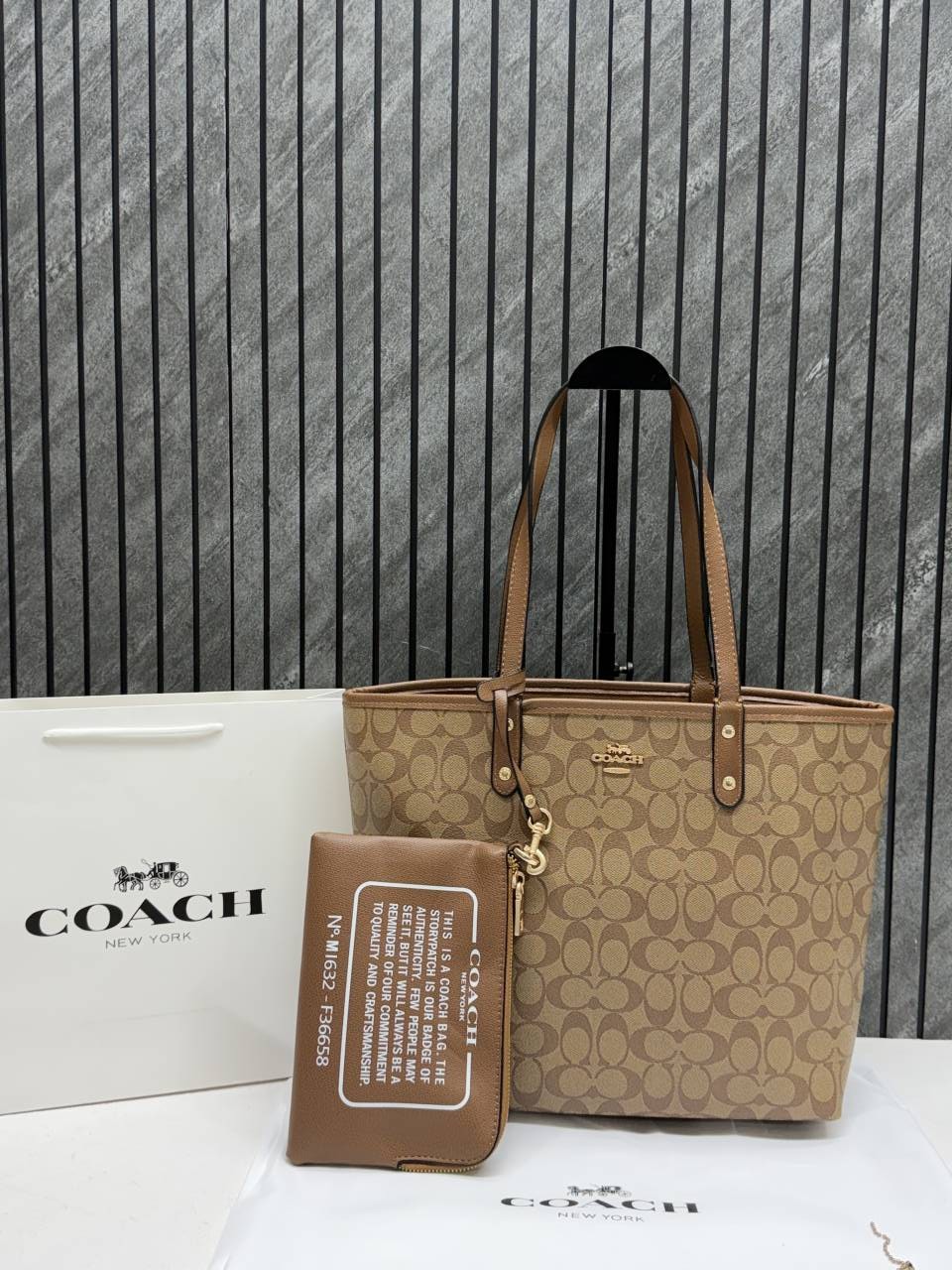Coacch CB 08 Reversible City Tote With Wallet CarryBag & Original DustCover