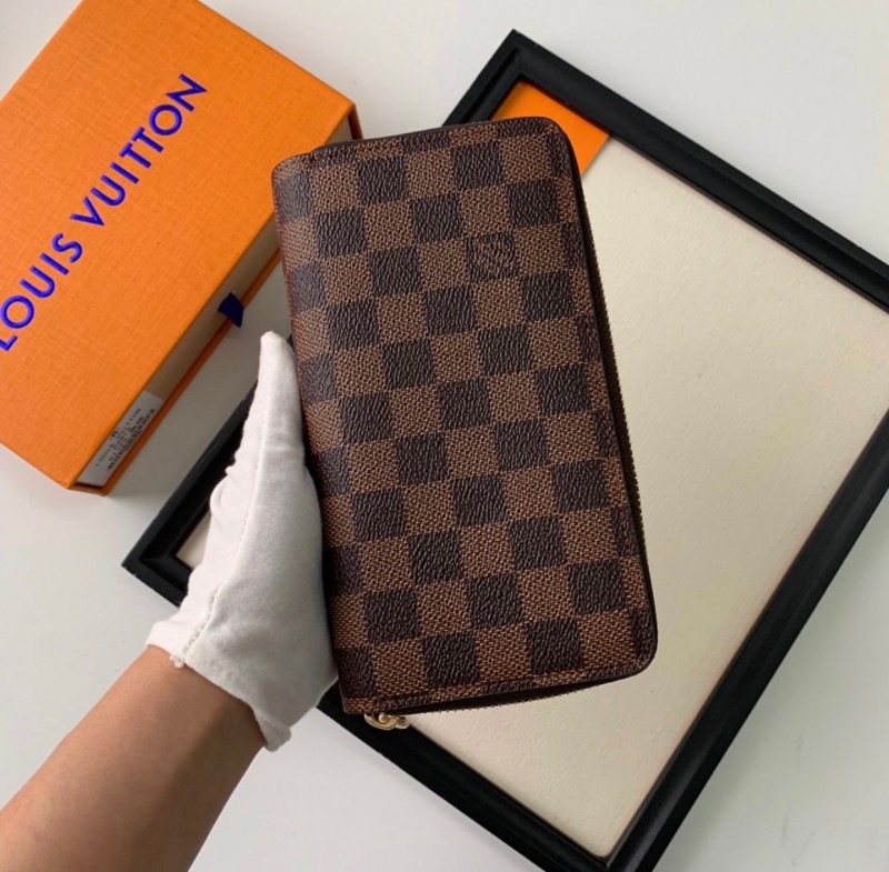 Loius Vutton_32_CoffeeCase_SingleZip_Wallet_WithBox