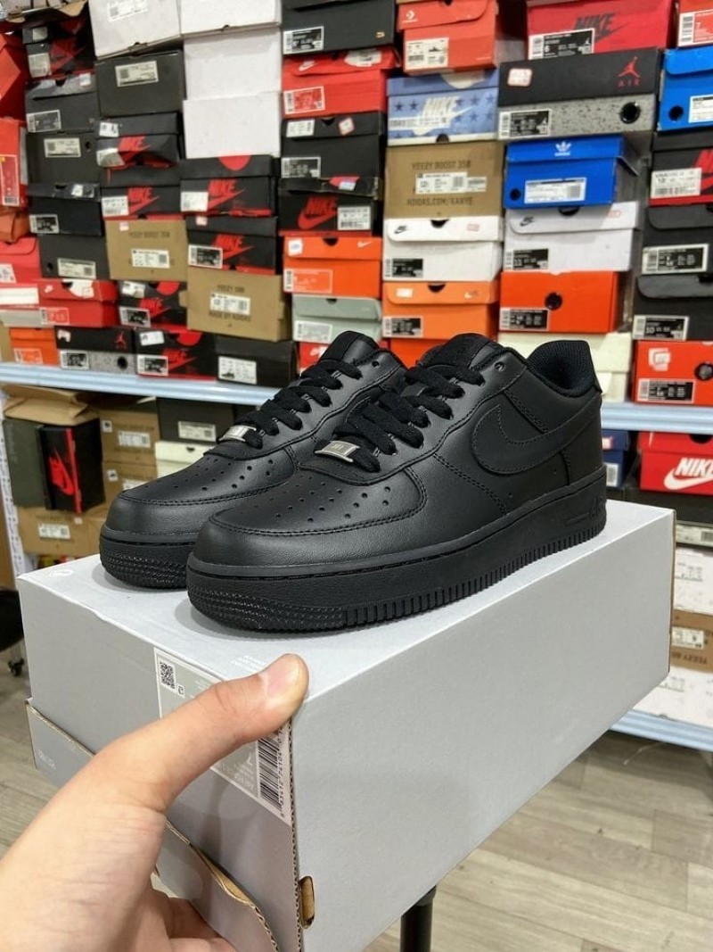 ..Nikkee airforce 1 pure leather triple black