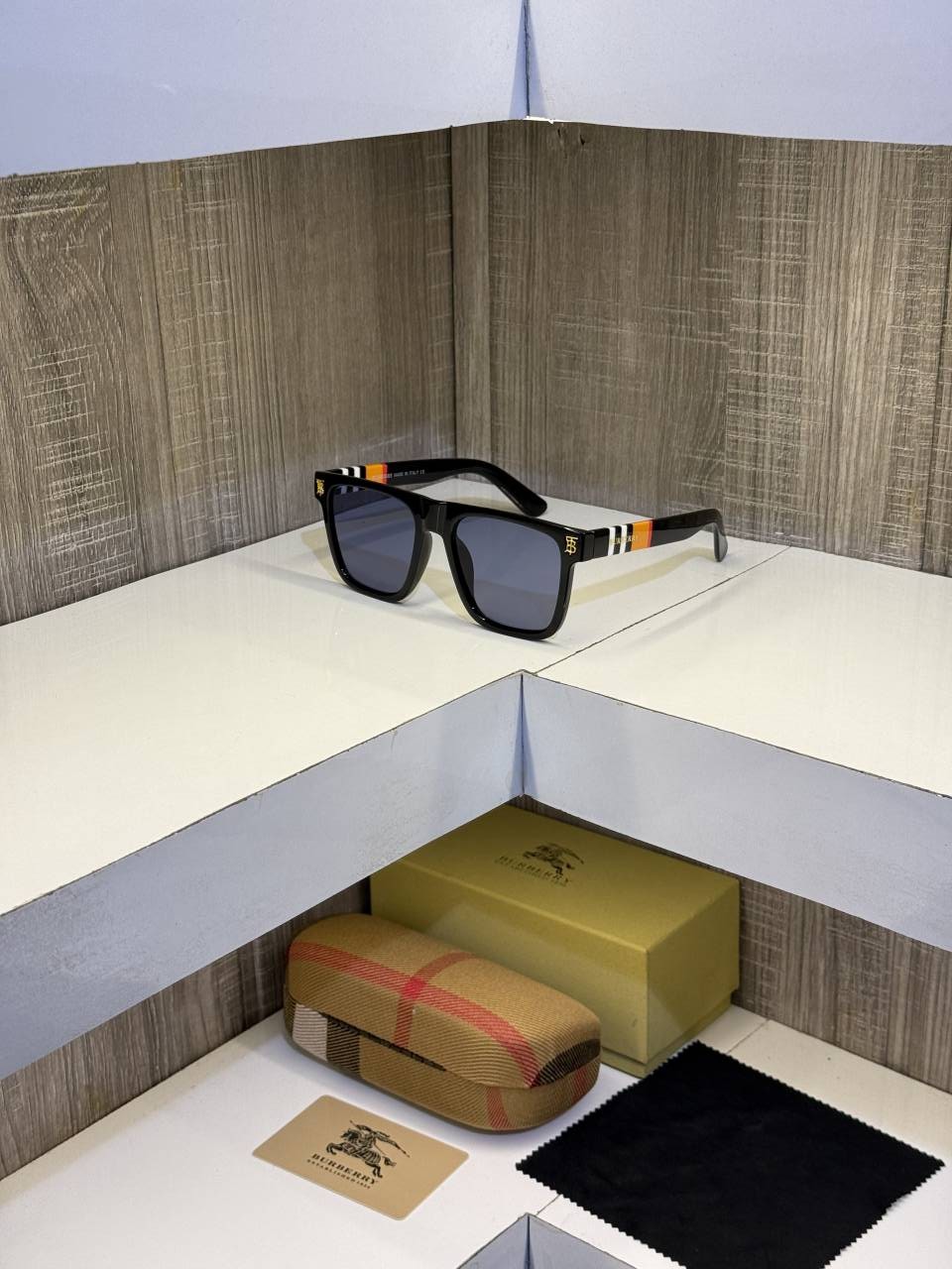 Burbery 2114 Premium sunglass ( Glossy Frame )