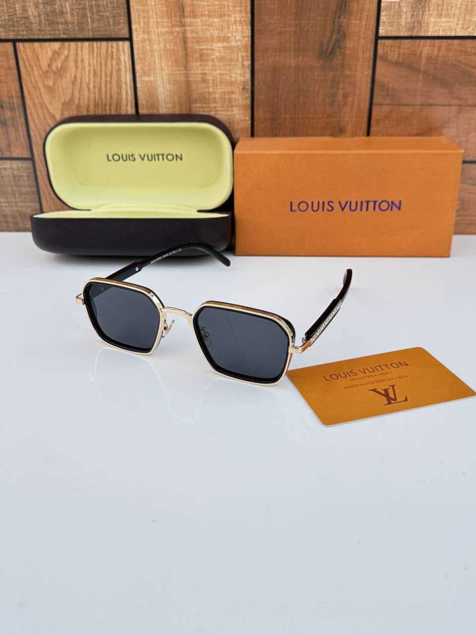 Louis Vuitton_5013_gold_black video