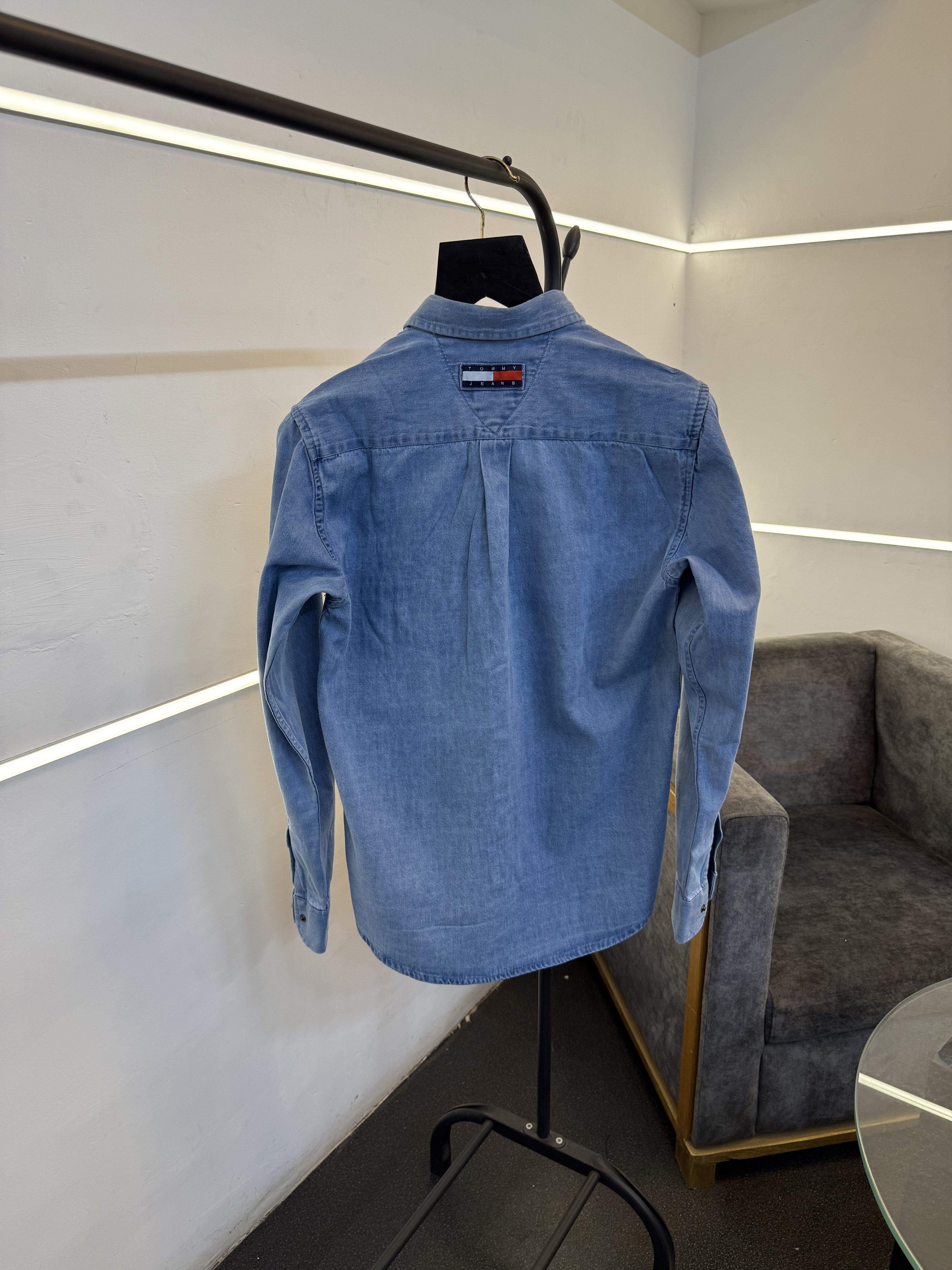 Tommy hilfigar blue denim shirt with front pocket and embroidery logo