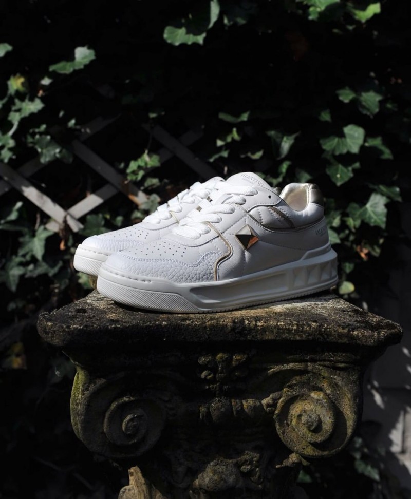 valentynoo garavani one stud white sneakers--