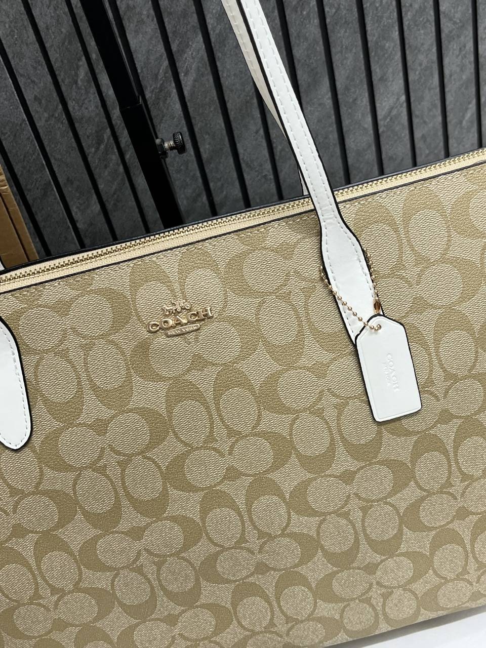 Coach_Light-Ap-White_Fiona_Top_ZipperTote_With_OriginalBox_TeddyDisneyCharm_DustCoverPacking