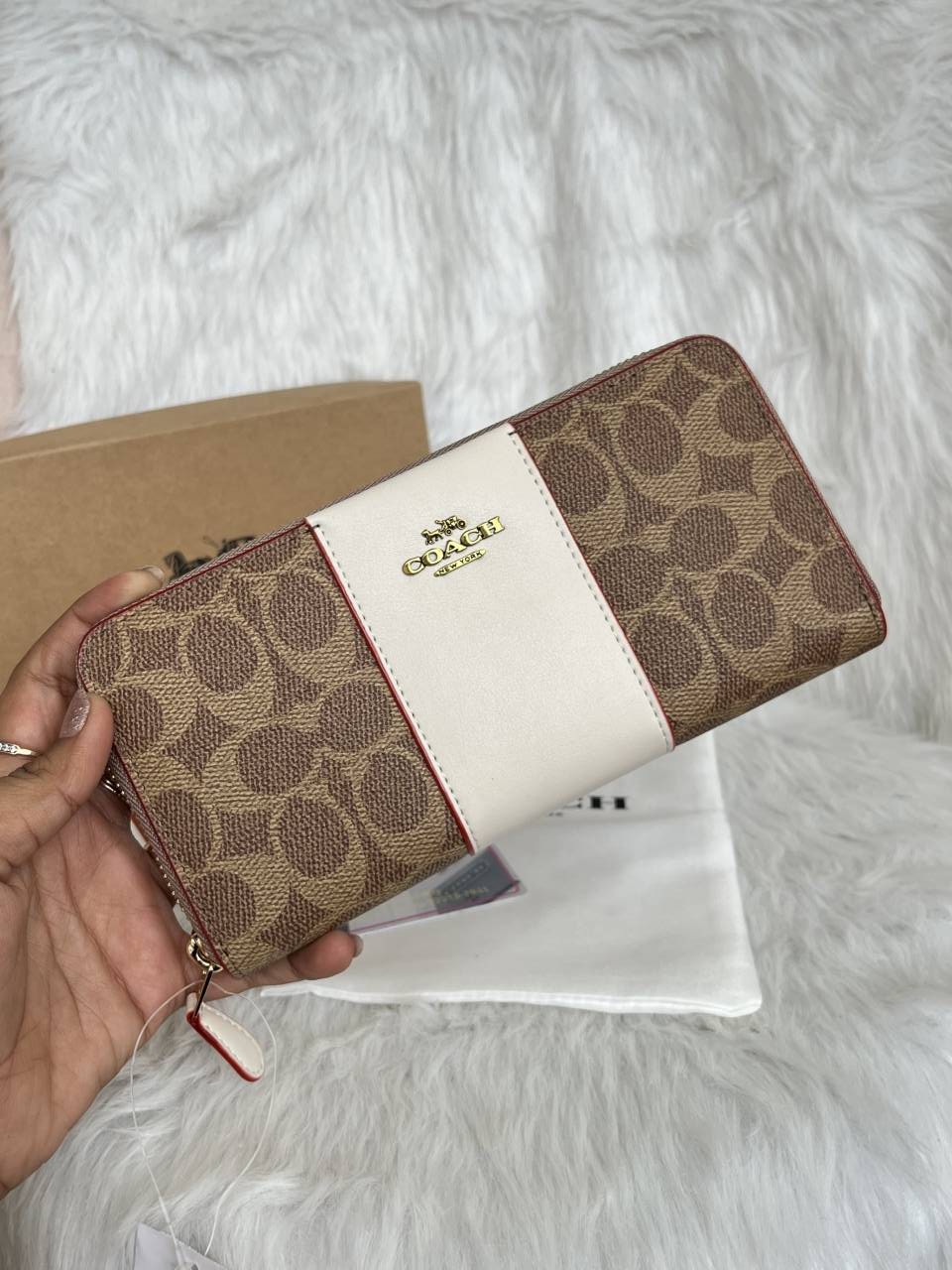 Coatch_10-2_Premium_quality_zipper_Wallet_With_Box_Tags_DustCover_Highend_Quality