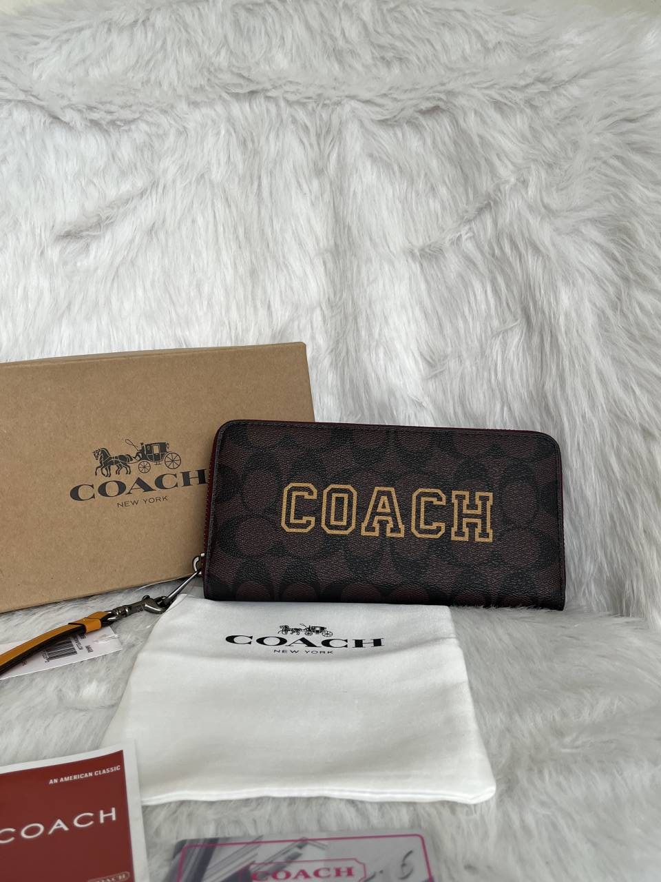 Coatch_9-1_Premium_quality_zipper_Wallet_With_Box_Tags_DustCover_Highend_Qualitu